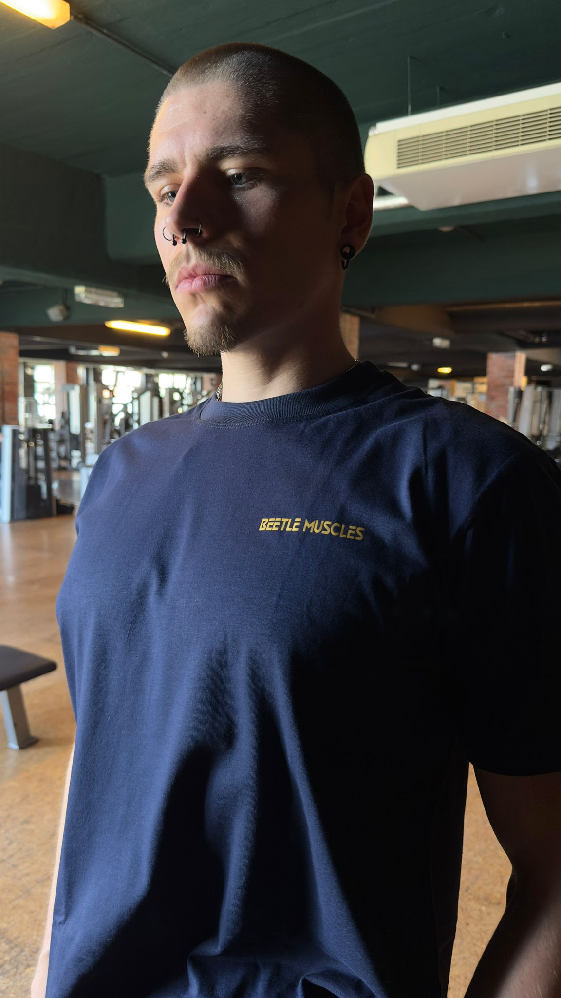 Blaues tägliches Sommer-T-Shirt